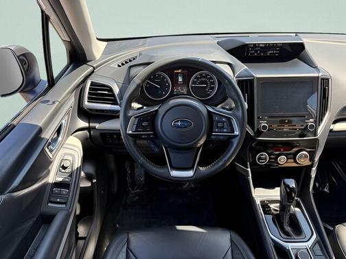 Crystal White Pearl 2023 Subaru Forester LIMITED