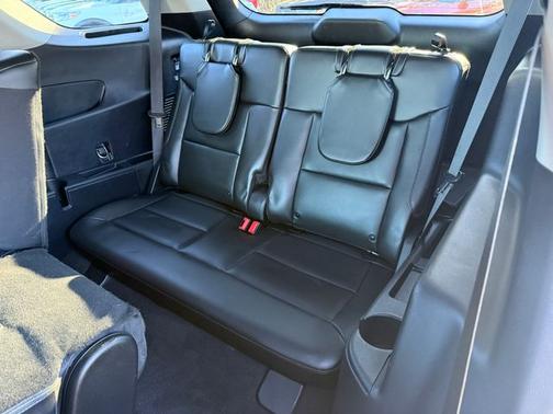 ICONIC SILVER METALLIC 2022 Ford Explorer XLT