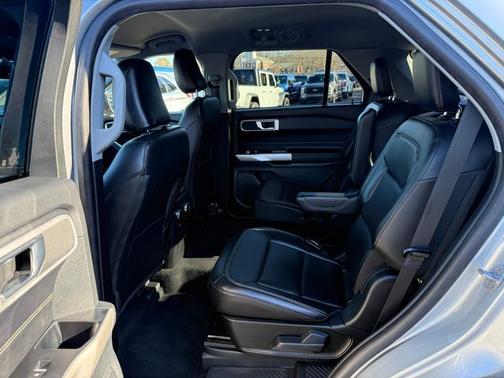 ICONIC SILVER METALLIC 2022 Ford Explorer XLT
