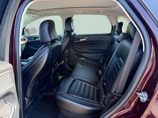BURGUNDY VELVET MET TINT CC 2024 Ford Edge SEL