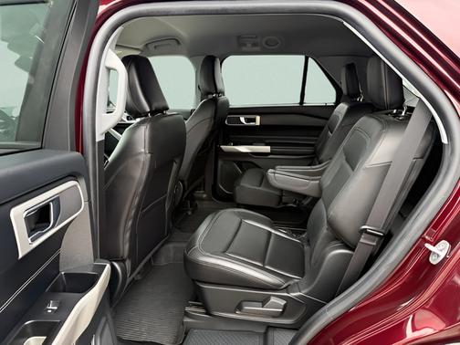 BURGUNDY VELVET MET TINT CC 2022 Ford Explorer XLT