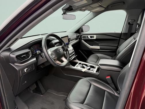 BURGUNDY VELVET MET TINT CC 2022 Ford Explorer XLT