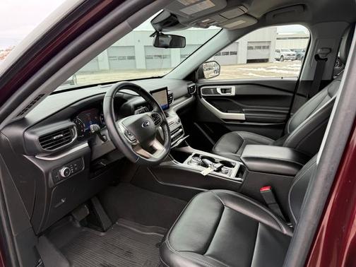 BURGUNDY VELVET MET TINT CC 2022 Ford Explorer XLT