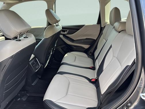 Magnetite Gray Metallic 2024 Subaru Forester LIMITED