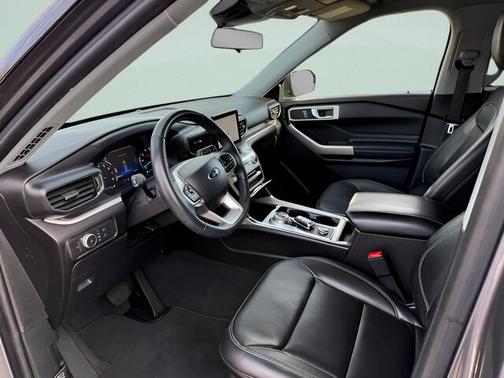 CARBONIZED GRAY METALLIC 2022 Ford Explorer XLT