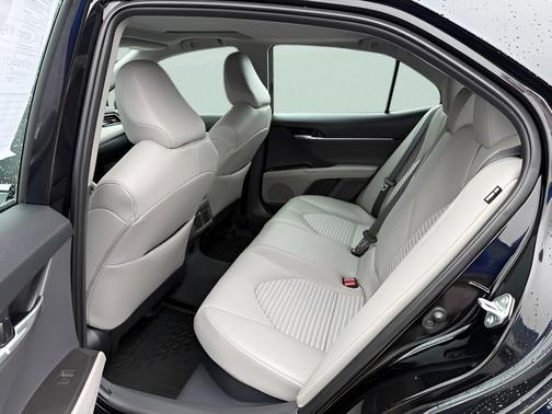Celestial Silver Metallic 2023 Toyota Camry SE