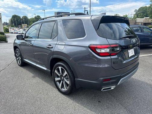 2025 Honda Pilot Touring 8-Passenger