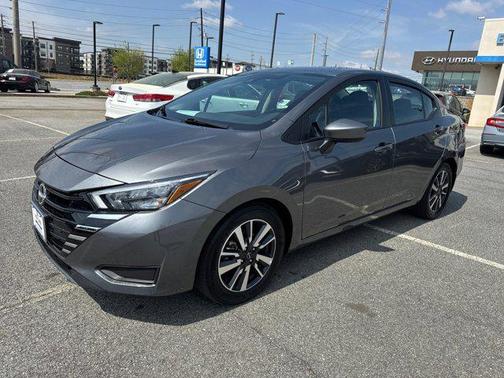 Gun Metallic 2025 Nissan Versa 1.6 SV