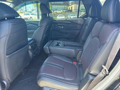Crystal Black Pearl 2025 Honda Pilot Black Edition
