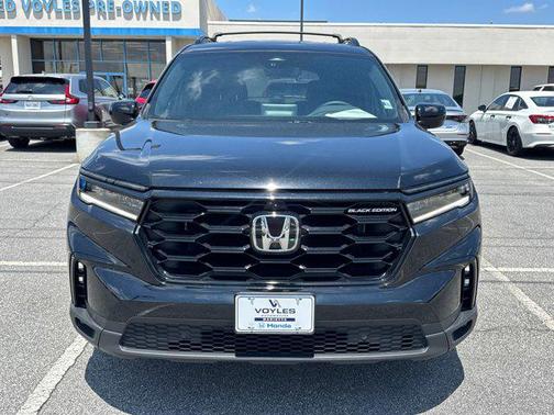 Crystal Black Pearl 2025 Honda Pilot Black Edition