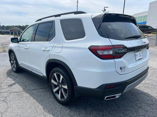 2025 Honda Pilot Touring 8-Passenger