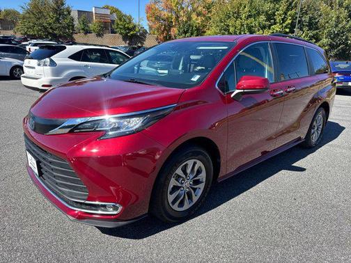 2023 Toyota Sienna XLE