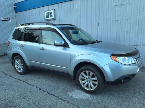 Ice Silver Metallic 2013 Subaru Forester 2.5X Limited