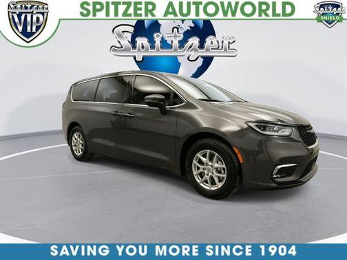 Granite Crystal Clearcoat Metallic 2023 Chrysler Pacifica Touring-L