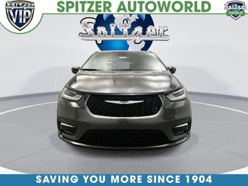 Granite Crystal Clearcoat Metallic 2023 Chrysler Pacifica Touring-L
