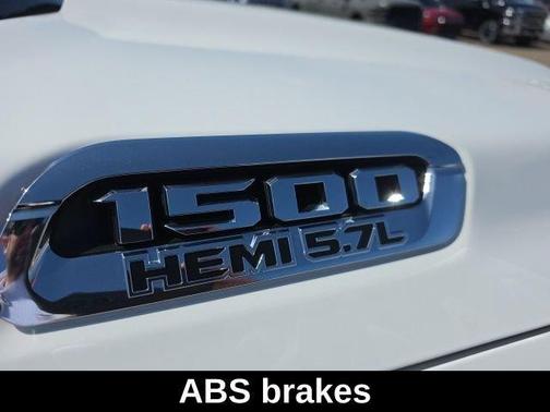 Bright White Clearcoat 2019 RAM 1500 Big Horn