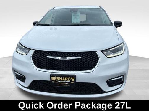 2024 Chrysler Pacifica Touring-L