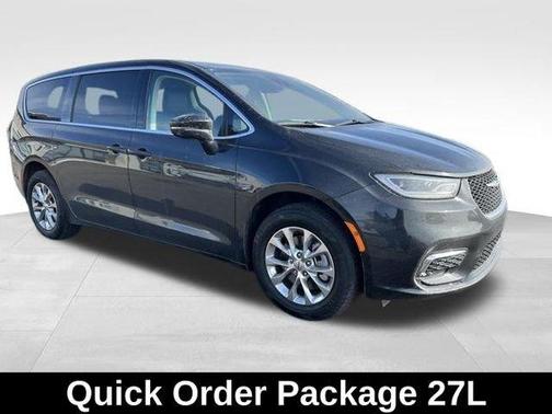 2023 Chrysler Pacifica Touring-L