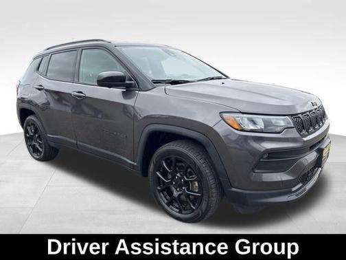 Granite Crystal Clearcoat Metallic 2023 Jeep Compass Altitude