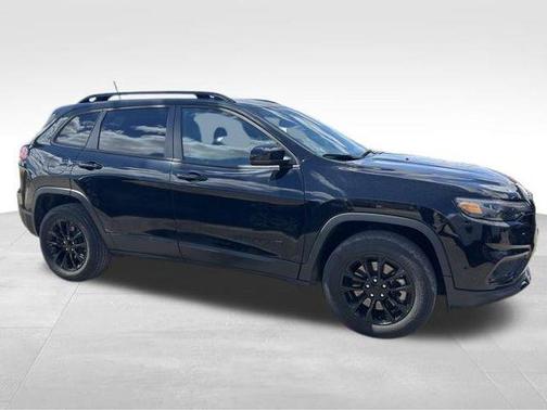 Black 2023 Jeep Cherokee Altitude Lux