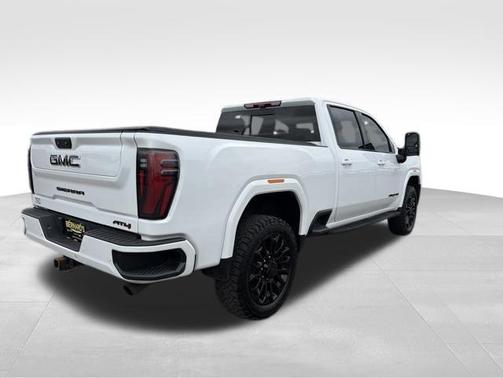 White 2024 GMC Sierra 2500 AT4