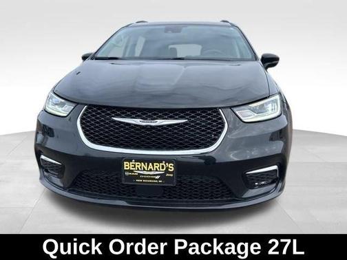 2022 Chrysler Pacifica Touring-L