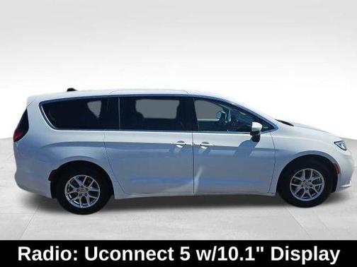2023 Chrysler Pacifica Touring-L