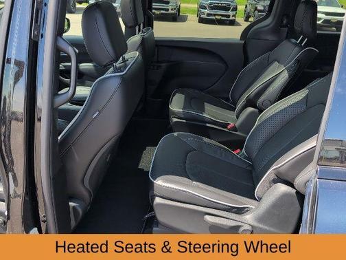 2025 Chrysler Pacifica Hybrid Select