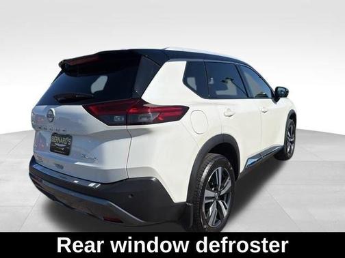 2 Tone White / Black Roof 2023 Nissan Rogue SL