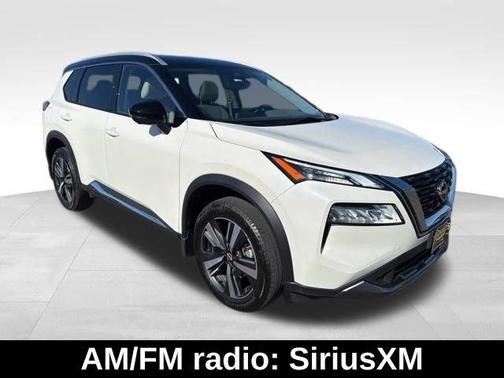 2 Tone White / Black Roof 2023 Nissan Rogue SL