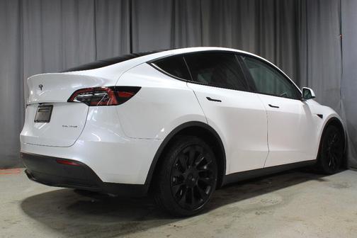 Pearl White Multi 2023 Tesla Model Y Long Range