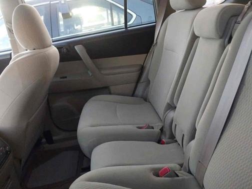 2010 Toyota Highlander FWD 4dr V6 Base (Natl)