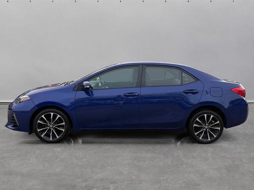 Blue Crush Metallic 2017 Toyota Corolla SE CVT (Natl)