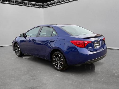Blue Crush Metallic 2017 Toyota Corolla SE CVT (Natl)