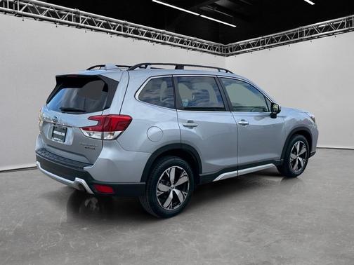 Ice Silver Metallic 2019 Subaru Forester 2.5i Touring