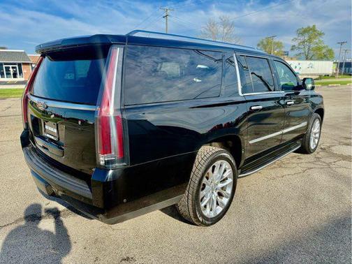 2018 Cadillac Escalade ESV Luxury