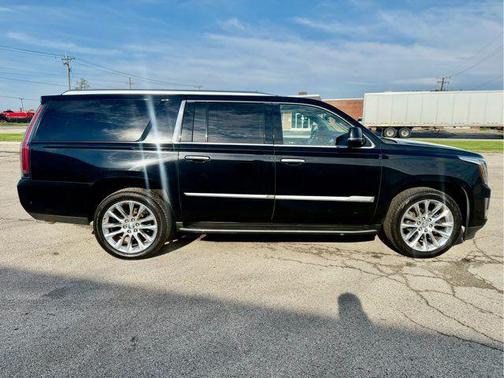 2018 Cadillac Escalade ESV Luxury