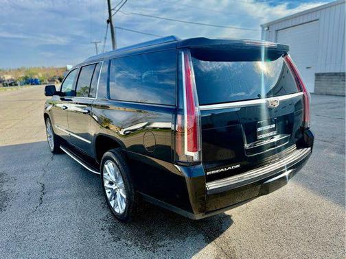 2018 Cadillac Escalade ESV Luxury