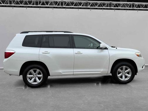 Blizzard Pearl 2009 Toyota Highlander FWD 4dr L4 Base (Natl)