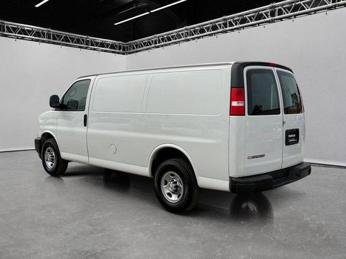 Summit White 2021 Chevrolet Express 2500 RWD 2500 135"