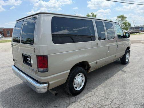 2013 Ford E350 Super Duty XLT