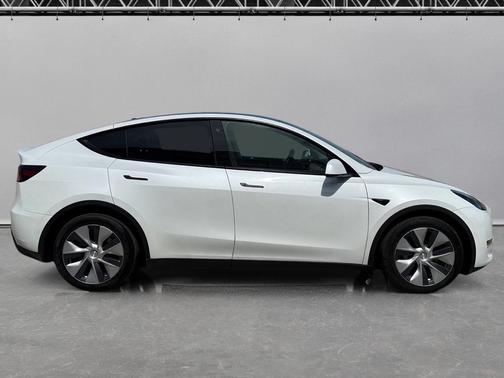 Pearl White Multi-Coat 2021 Tesla Model Y Long Range AWD