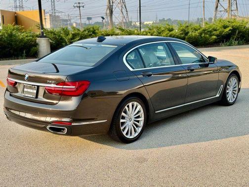 2016 BMW 740 740i