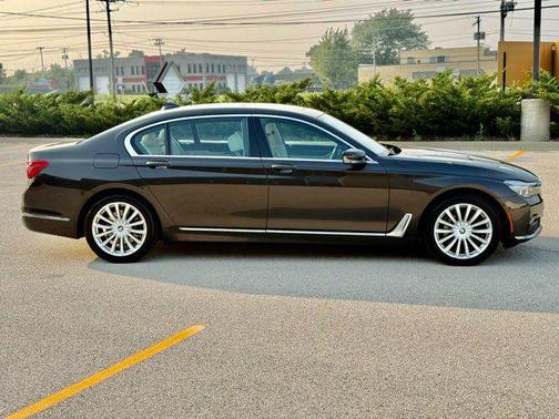 2016 BMW 740 740i