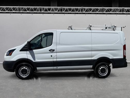Oxford White 2019 Ford Transit-250 T-250 130" Low Rf 9000 GVWR Swing-Out RH Dr