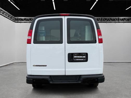 Summit White 2021 Chevrolet Express 2500 RWD 2500 135"