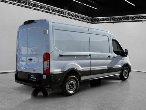 Oxford White 2020 Ford Transit-250 T-250 148" Med Rf 9070 GVWR RWD