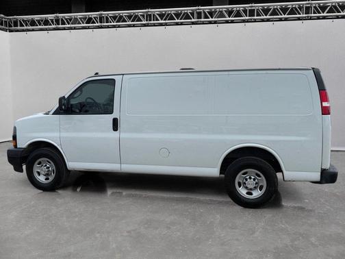 Summit White 2020 Chevrolet Express 2500 RWD 2500 135"