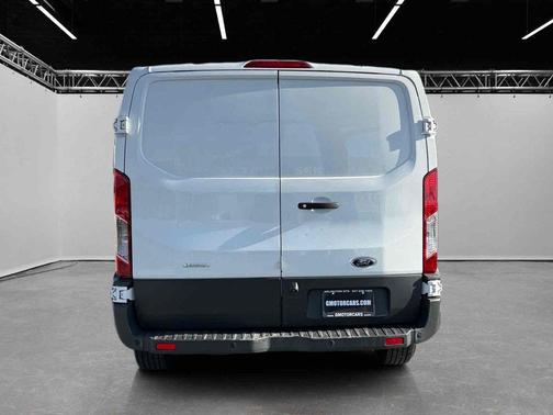 2018 Ford Transit-250 T-250 130" Low Rf 9000 GVWR Swing-Out RH Dr