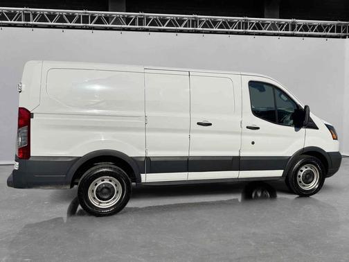 Oxford White 2018 Ford Transit-250 T-250 130" Low Rf 9000 GVWR Swing-Out RH Dr